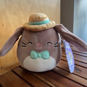 🟢NWT 5” Yong the Chocolate Bunny Rabbit Squishmallow Easter edition straw hat
